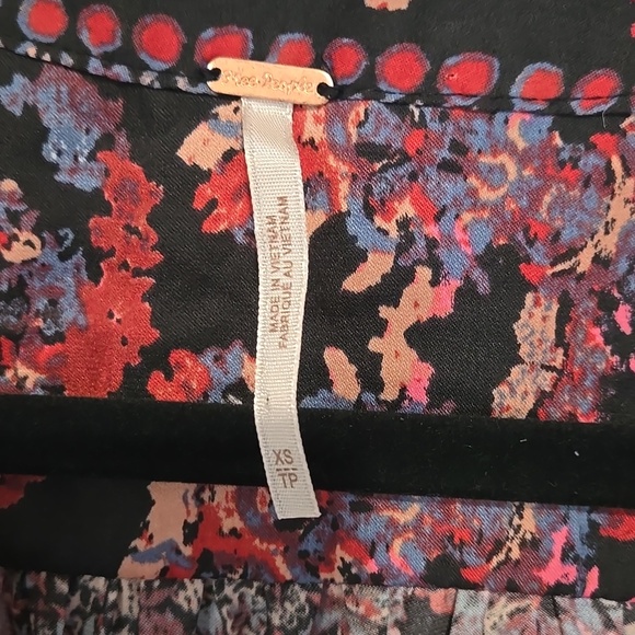 Free People Run Free Floral V-Neck Tie-Front Blouse - Black & Burgundy Size XS - Picture 5 of 7